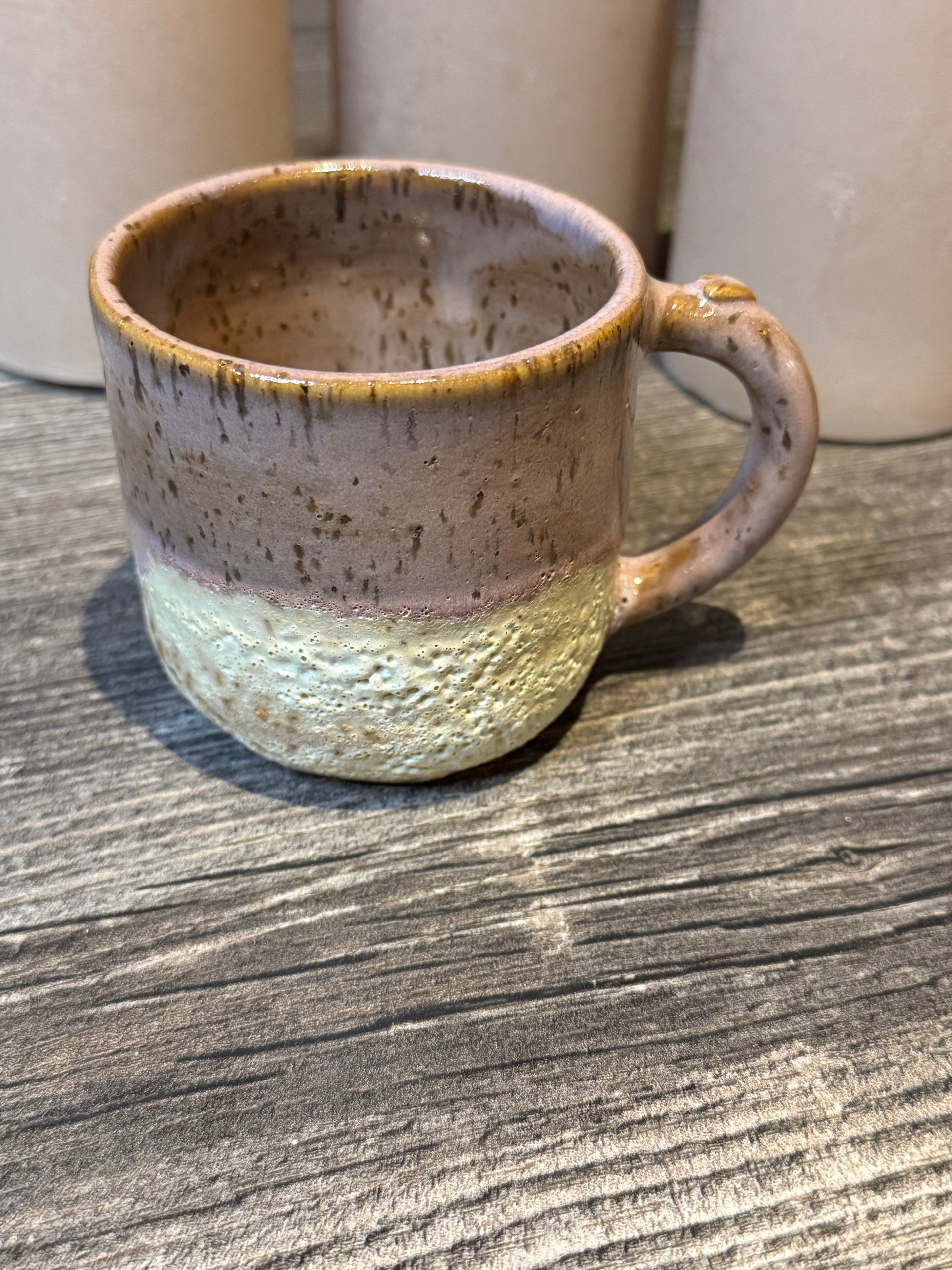 Lilla kop med skumgus