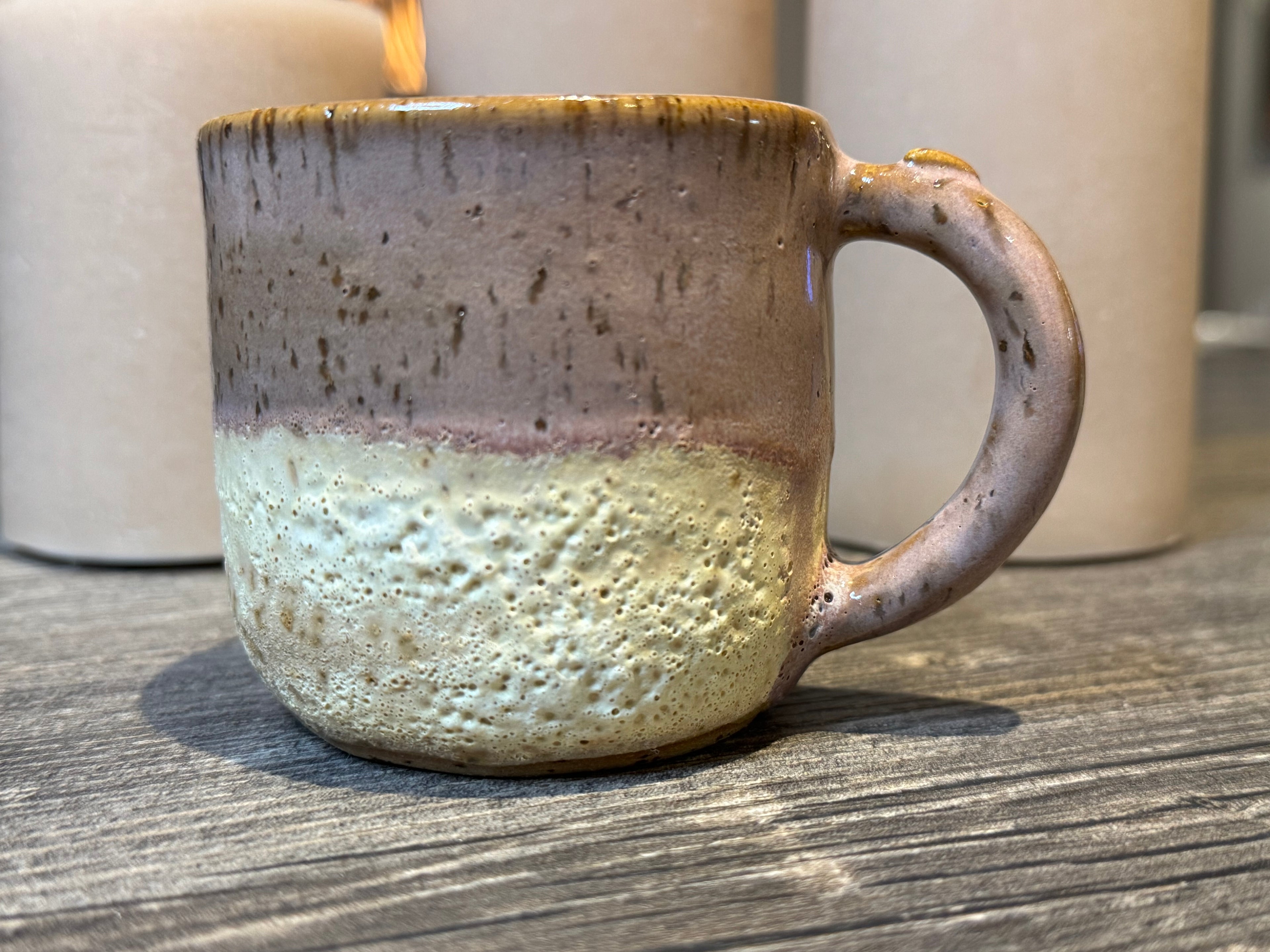 Lilla kop med skumgus