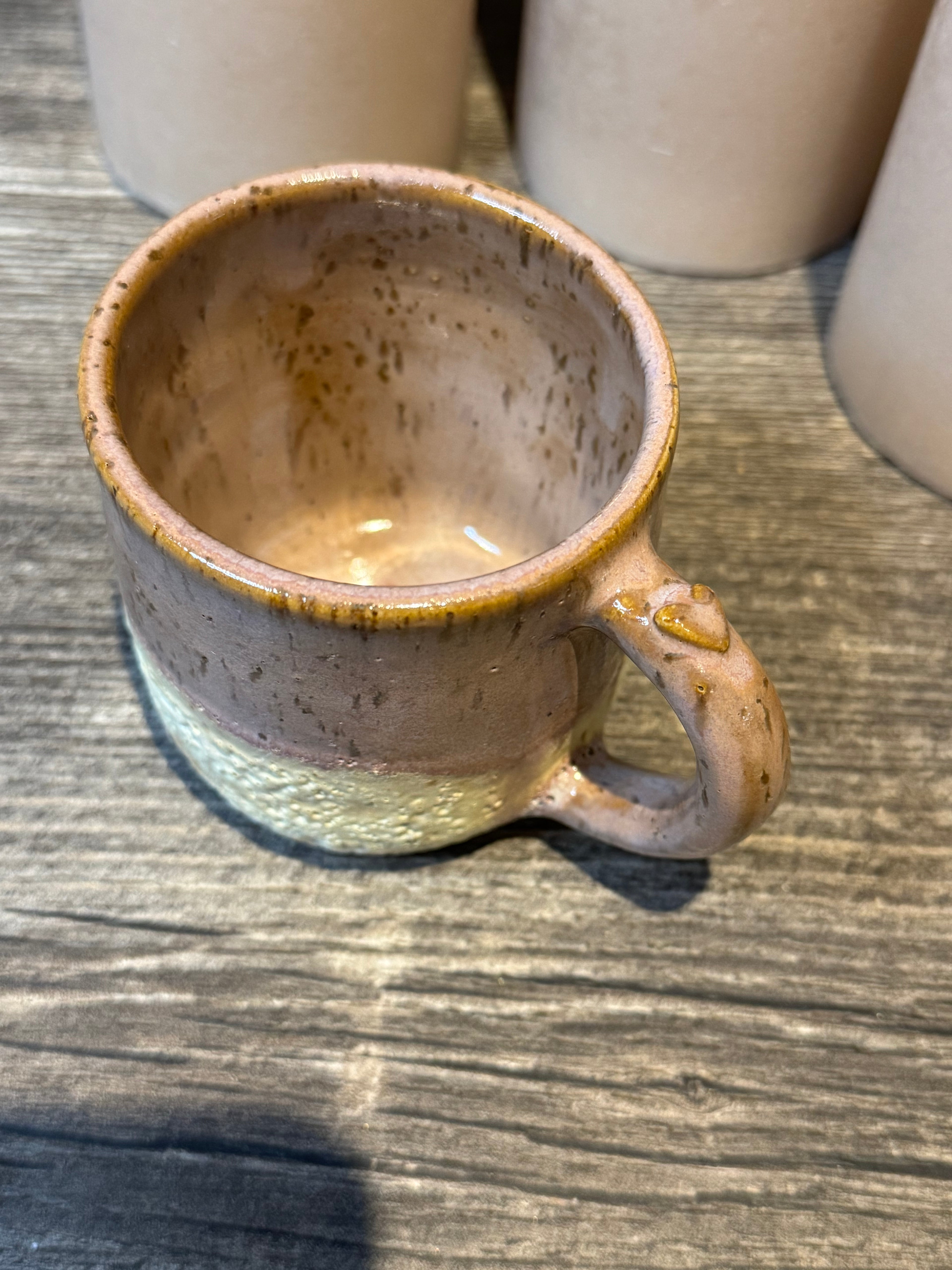 Lilla kop med skumgus